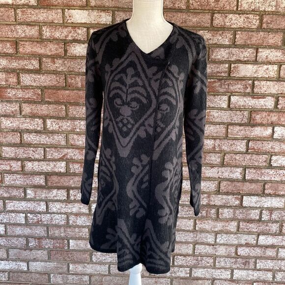 united states sweaters Dresses & Skirts - United States Sweaters Black/Gray Print Long Cardigan Wrap - Size M